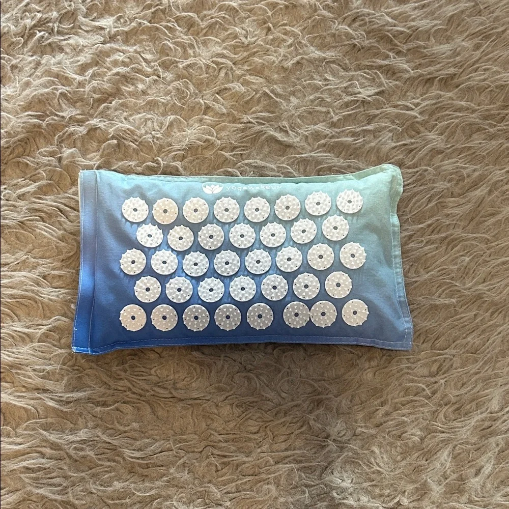 NWOT Yoga‎ Wake-up Blue and White Acupuncture Pillow